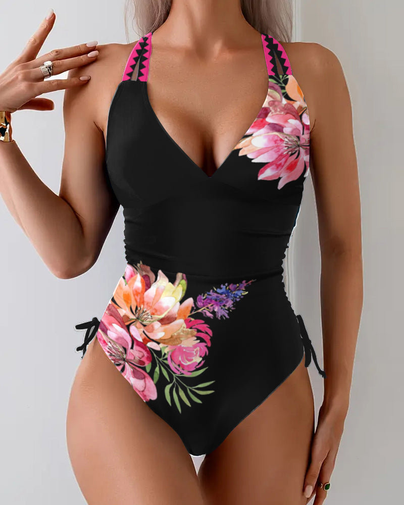 Едноцветен бански костюм с голям флорален принт