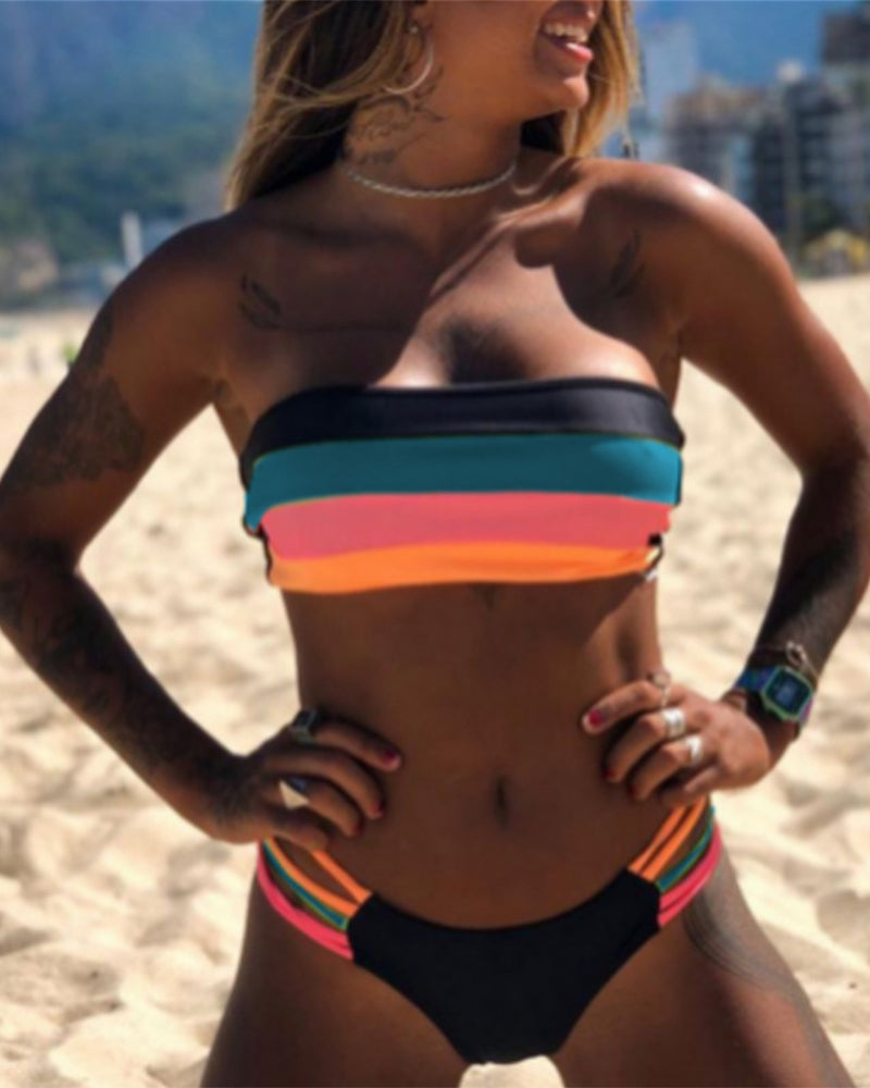 Секси Бикини с Цветни Плочки