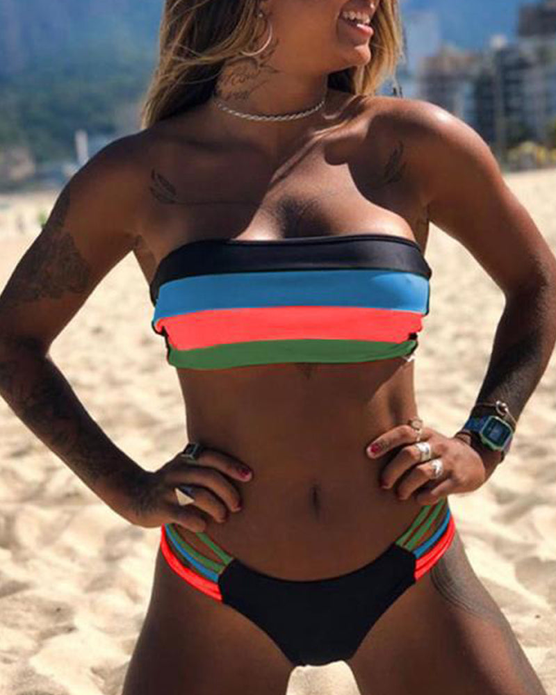 Секси Бикини с Цветни Плочки