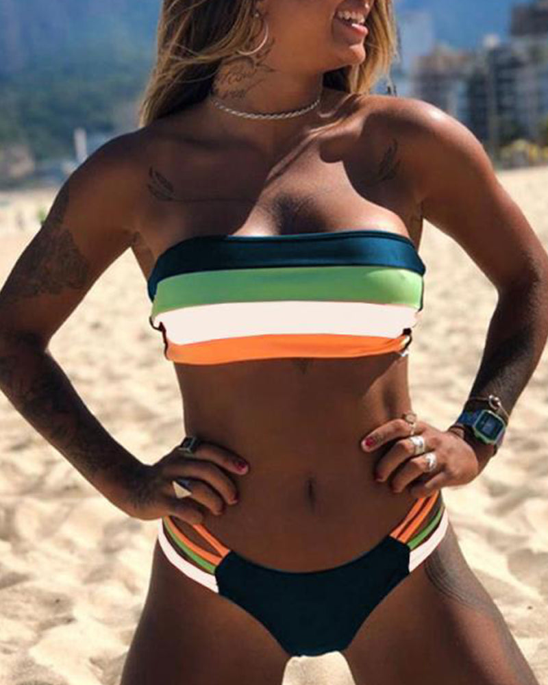 Секси Бикини с Цветни Плочки