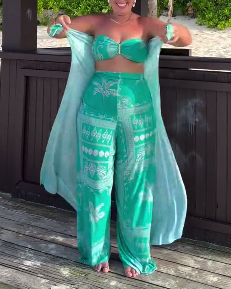 Персонализиран и елегантен бански костюм, обгръщащ гърдите, с принт