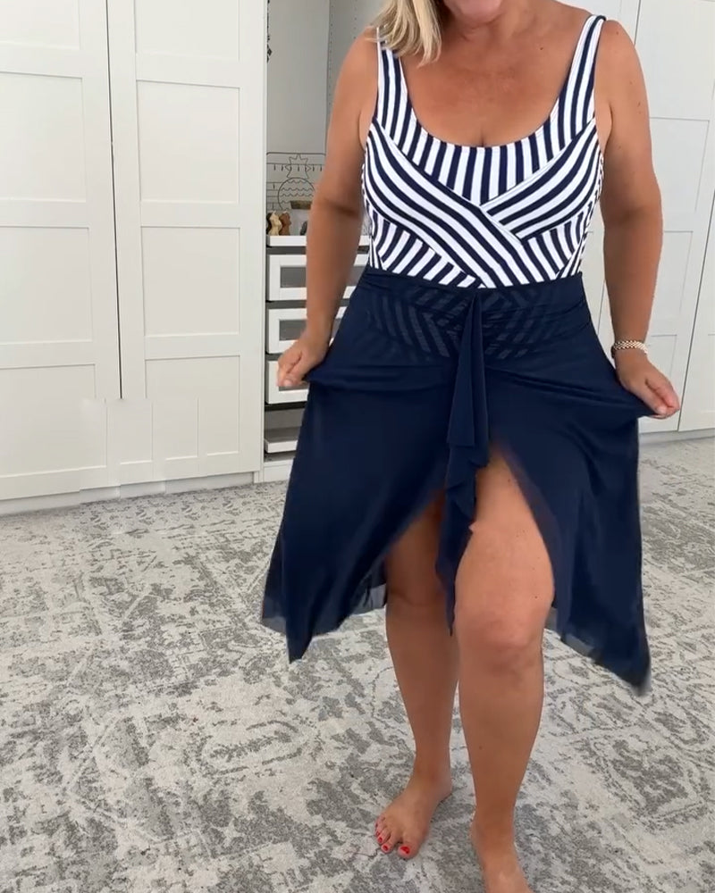 Екип за баня с U-образно деколте, райе, едно парче