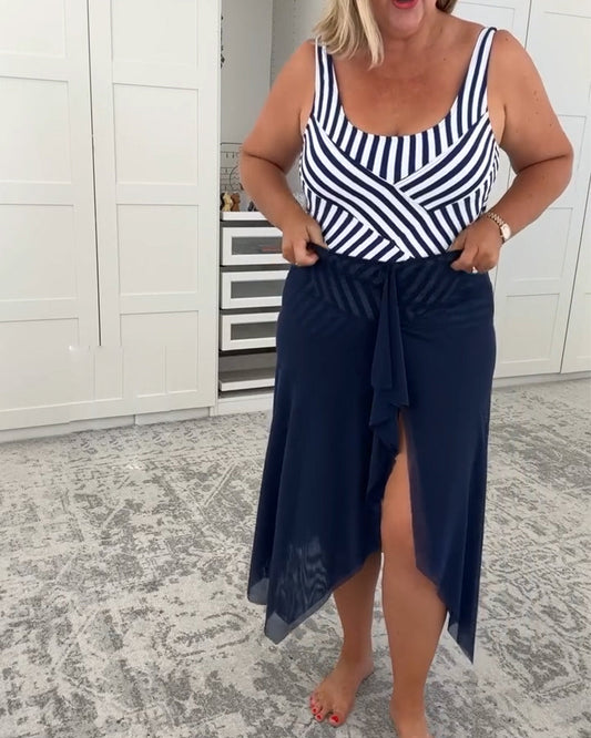 Екип за баня с U-образно деколте, райе, едно парче