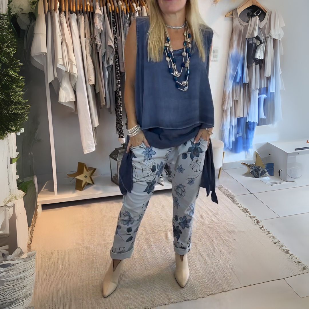 Кarla | Елегантна, удобна, цветна тениска и печатни панталони