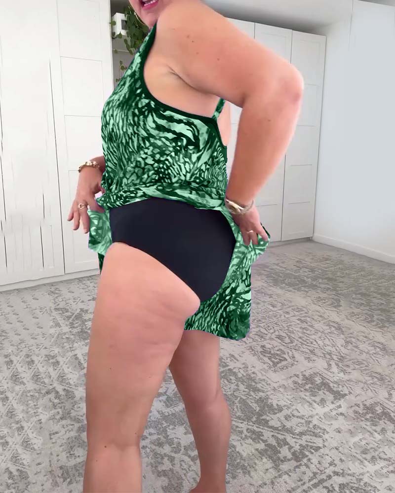 Едноцветен бански с V-образно деколте