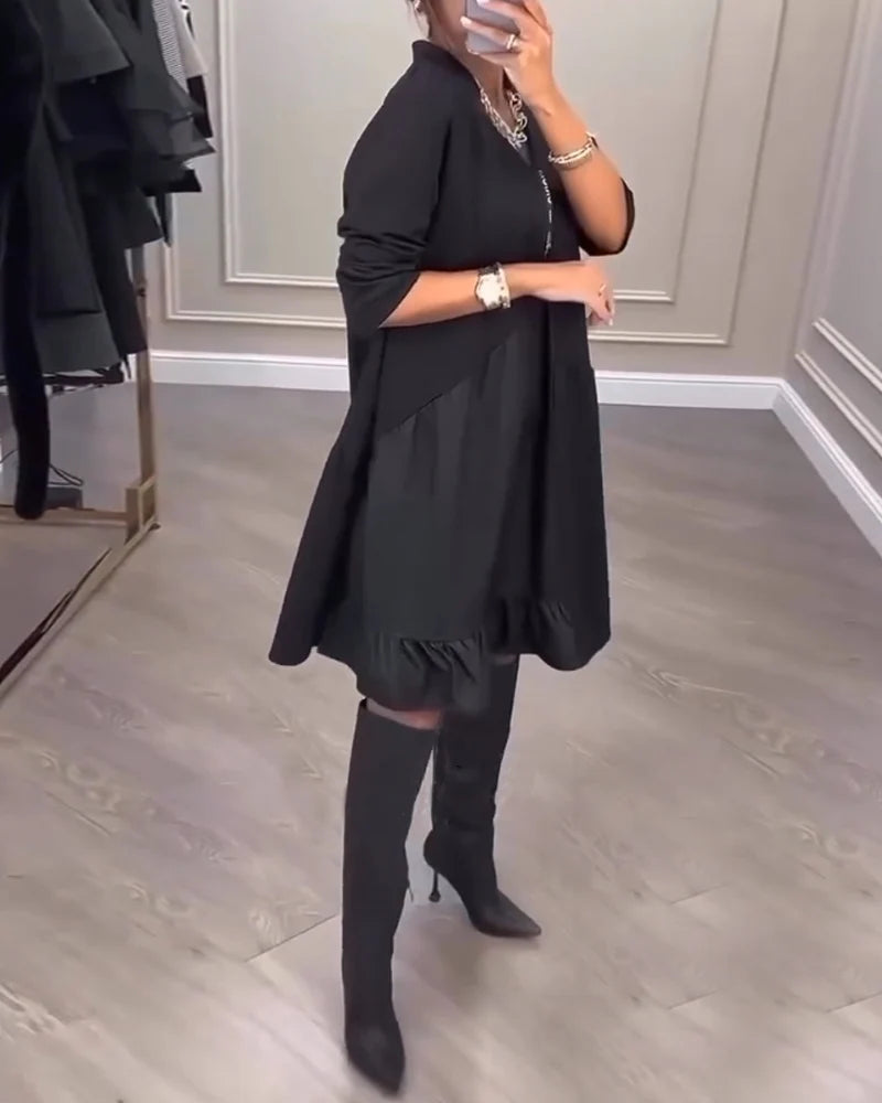 Vaanya | Рокля с артистичен дух и V-образно деколте