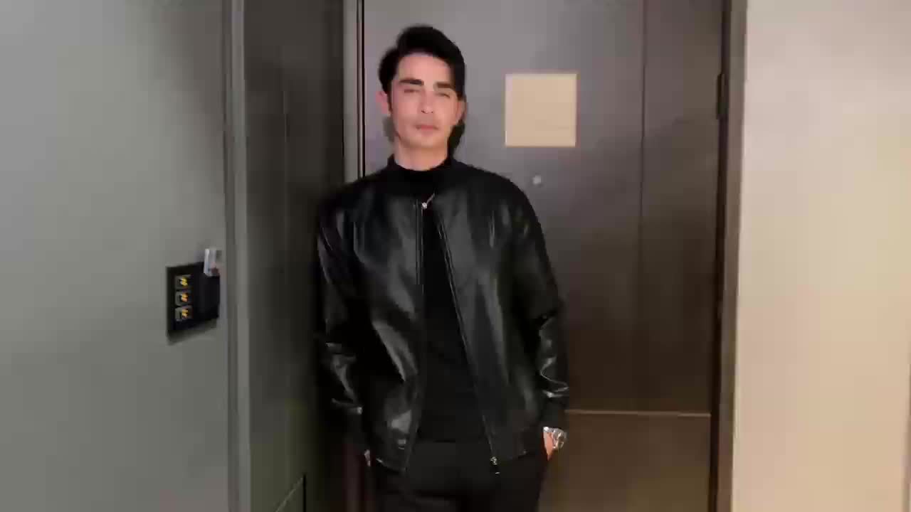 Свободно бейсболно яке с характер