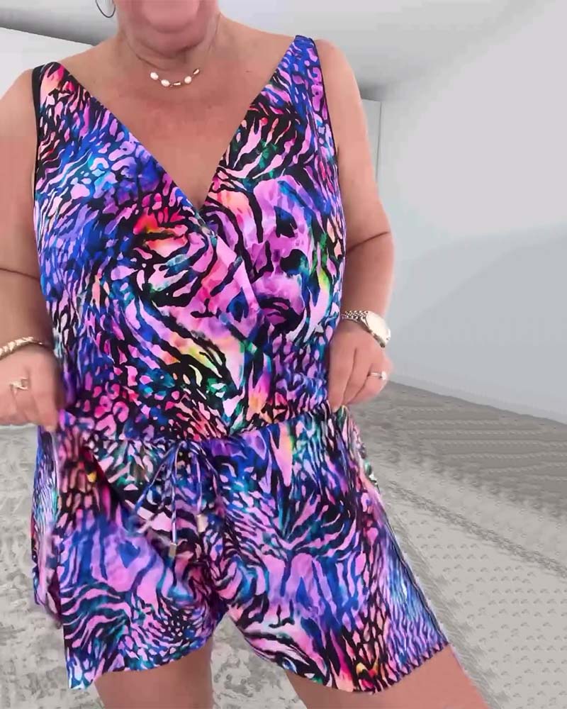 Едноцветен бански с V-образно деколте