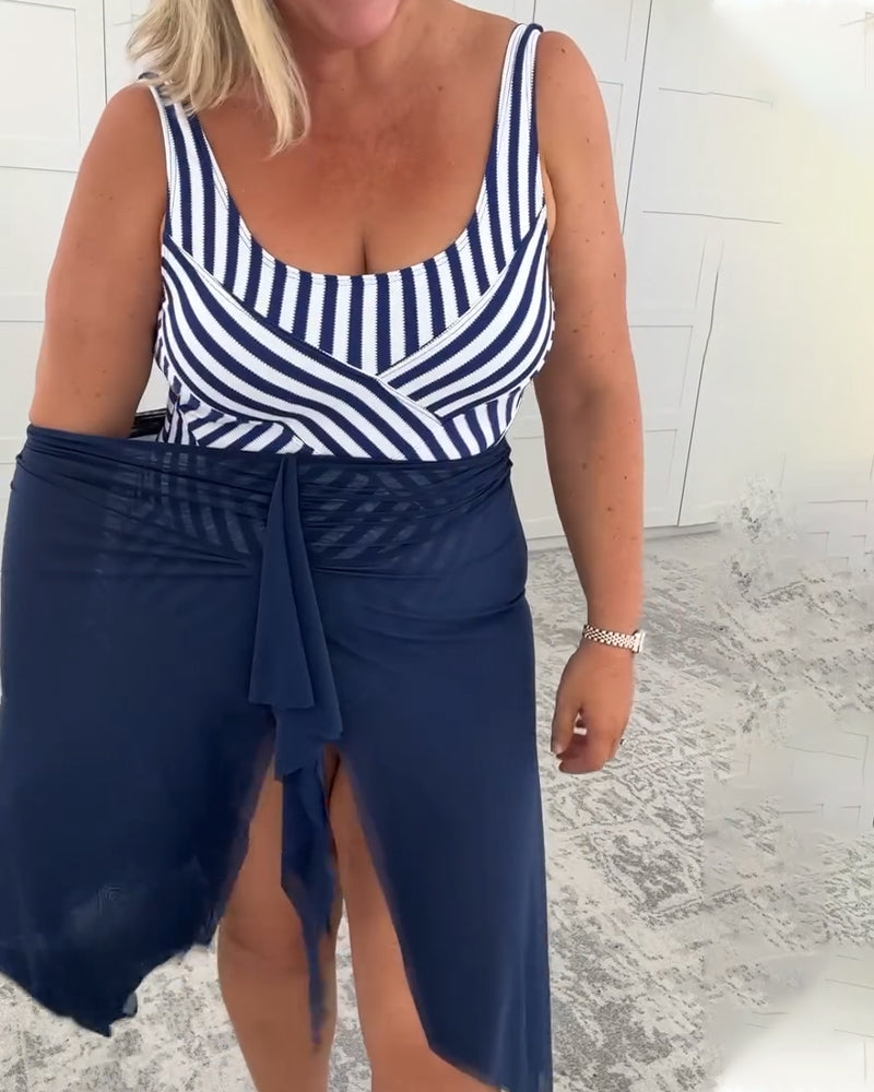 Екип за баня с U-образно деколте, райе, едно парче