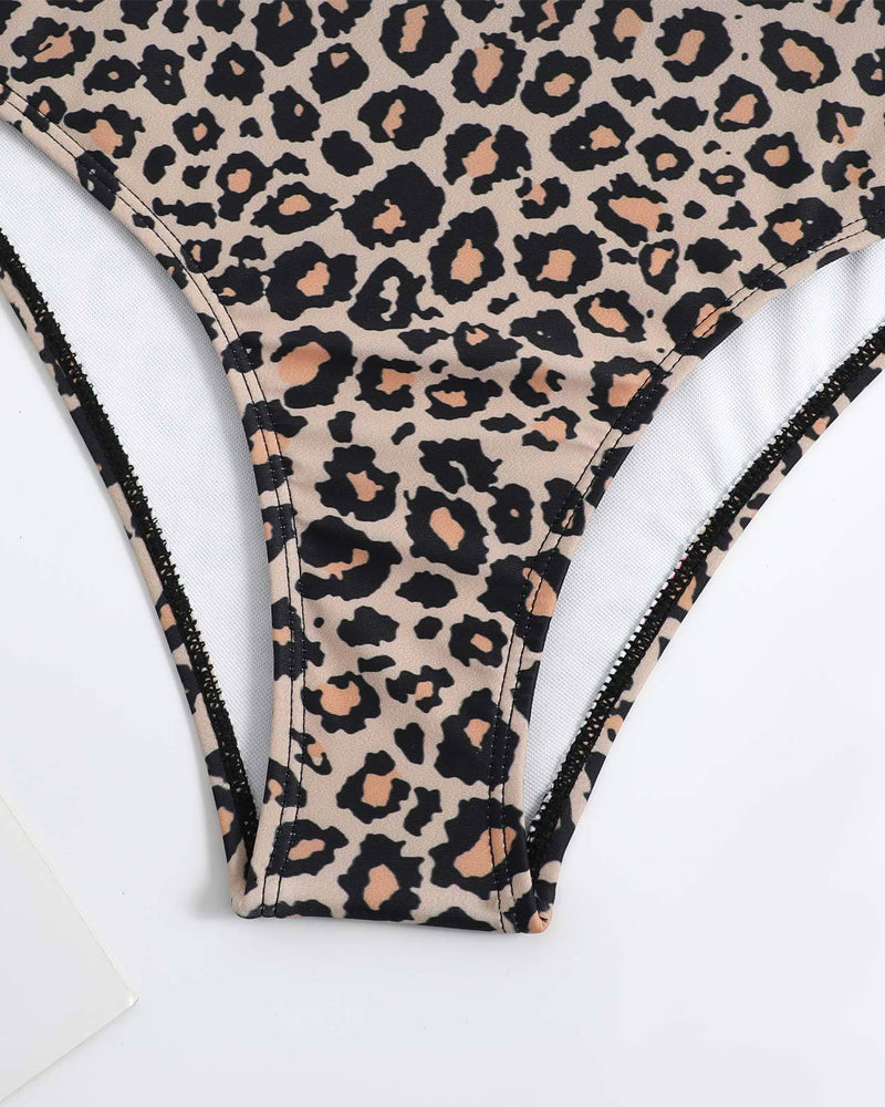 Комплект плажна пола и цял бански костюм