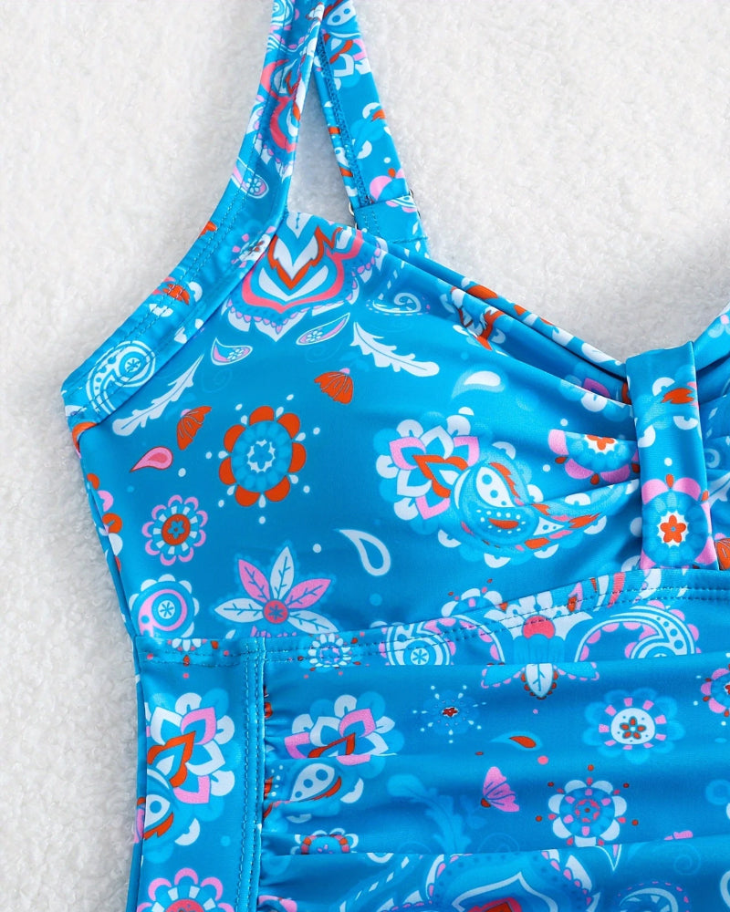 Плувен костюм с деколте и плисиран дизайн