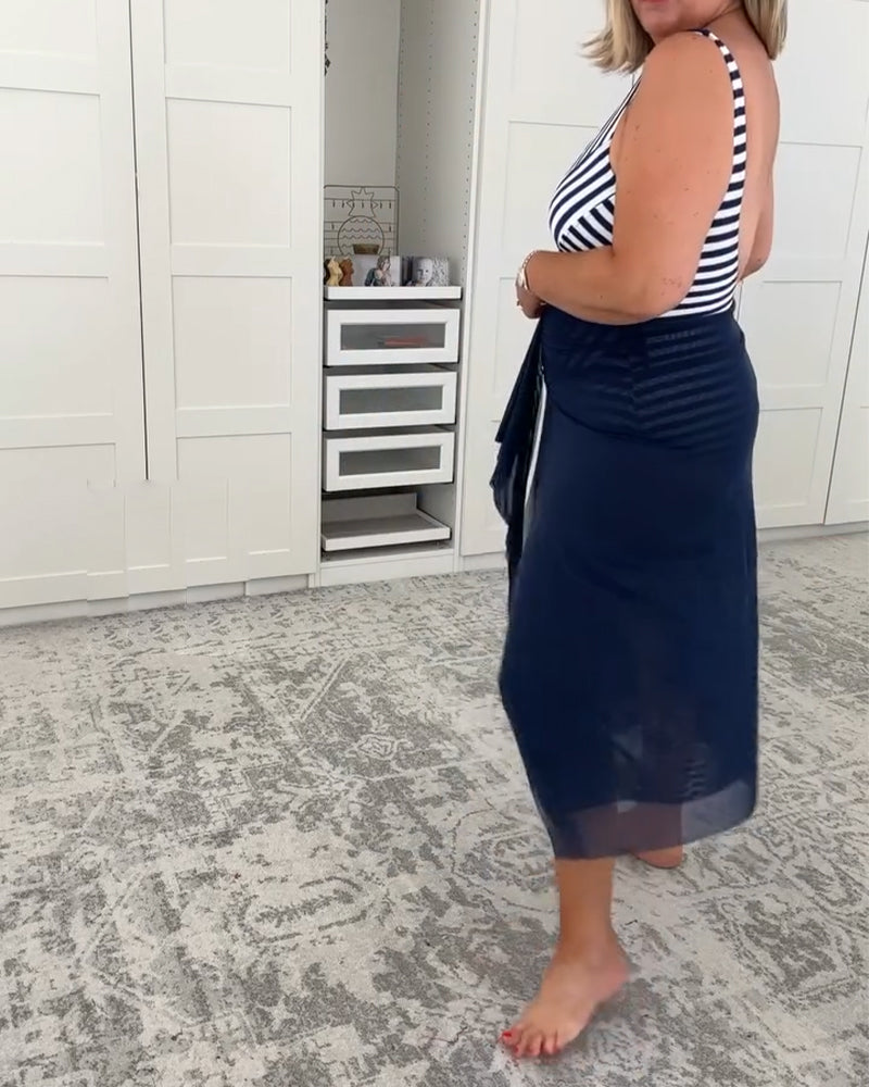 Екип за баня с U-образно деколте, райе, едно парче