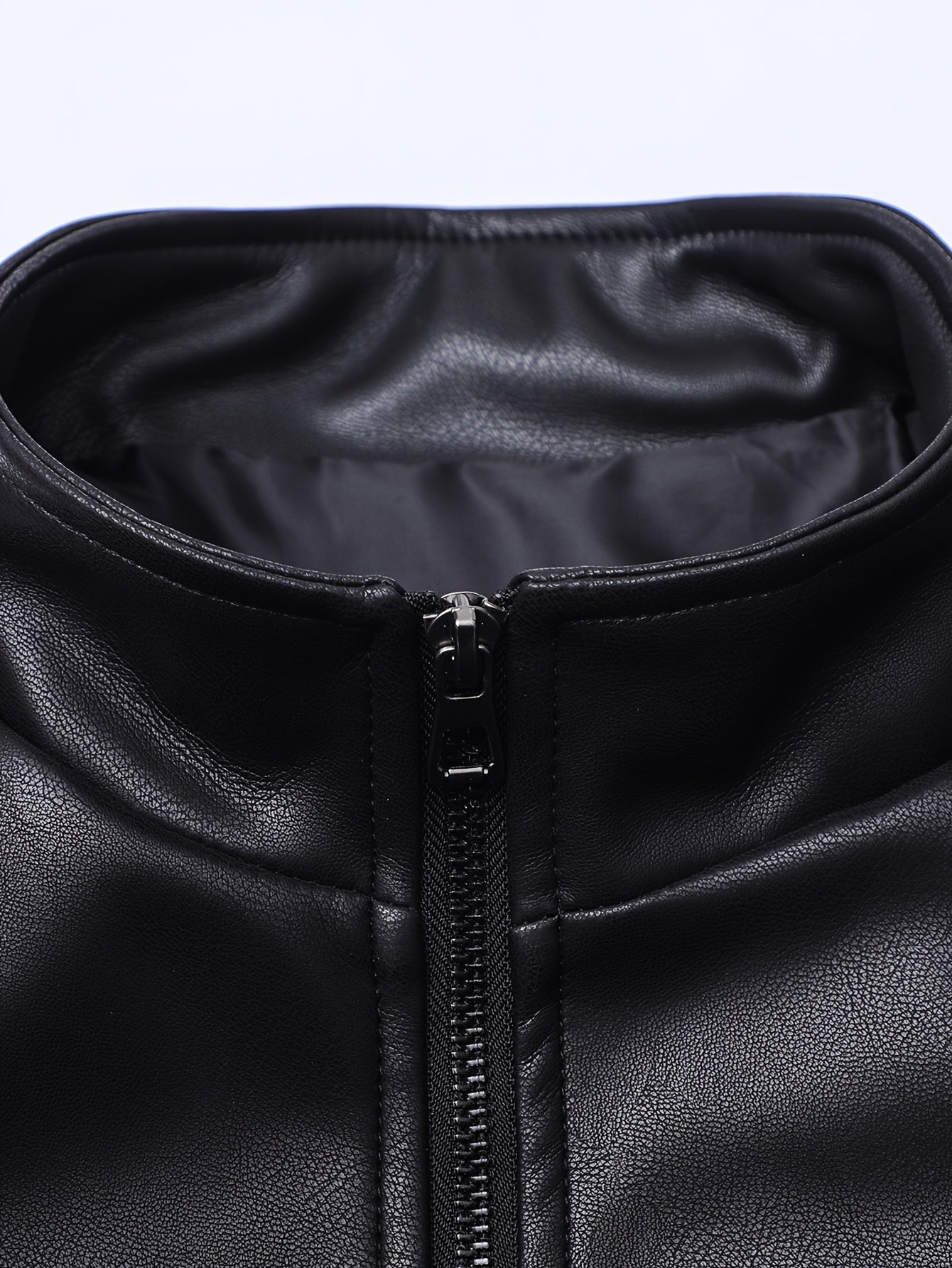 Мъжко яке с изчистен цип