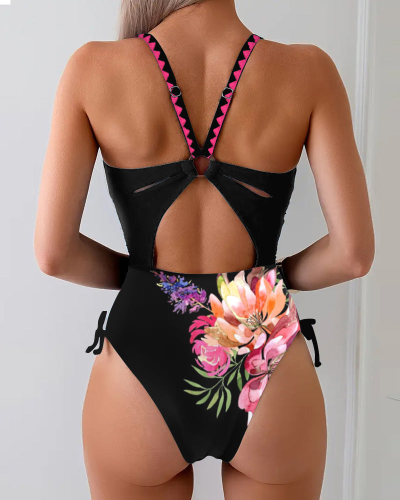 Едноцветен бански костюм с голям флорален принт