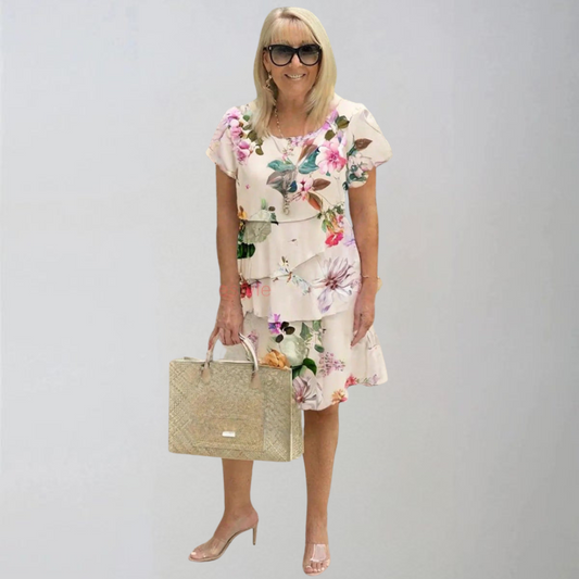 Венера | Рокля с каскада от много растения